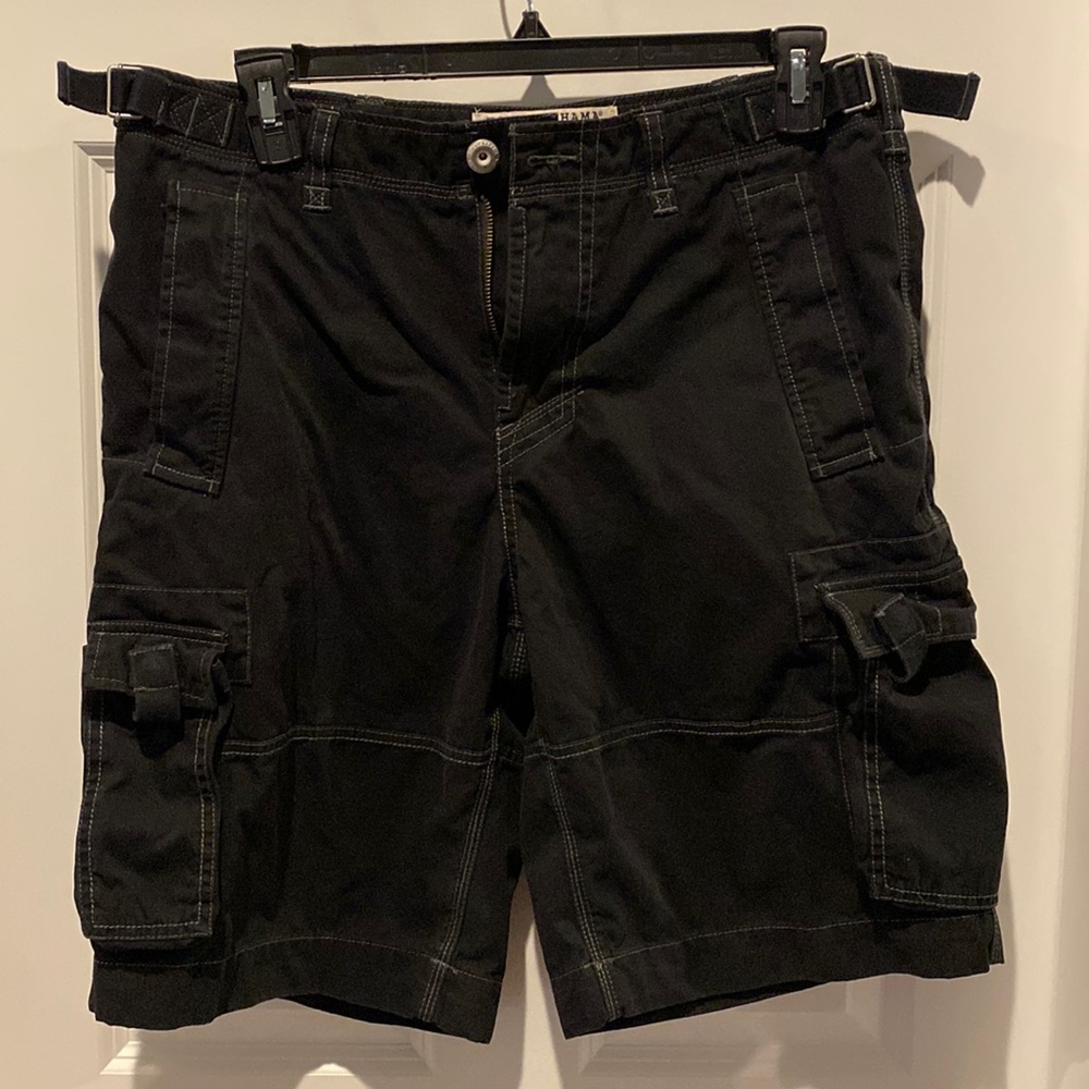 Men’s black cargo shorts